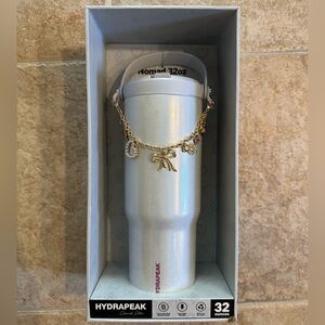 NWT Limited Edition Hydrapeak 32oz Nomad Tumbler Iridescent with Charms
